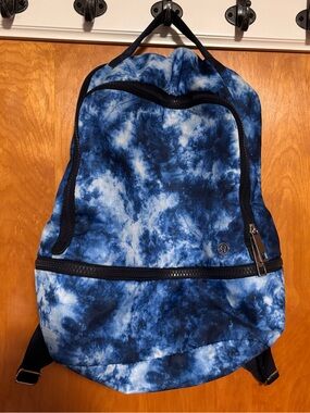 Lululemon City Adventurer Backpack *17L
Tie Dye Blue / True Navy